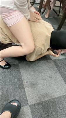 141829zg4d5wxxr4rxmmmm.jpg